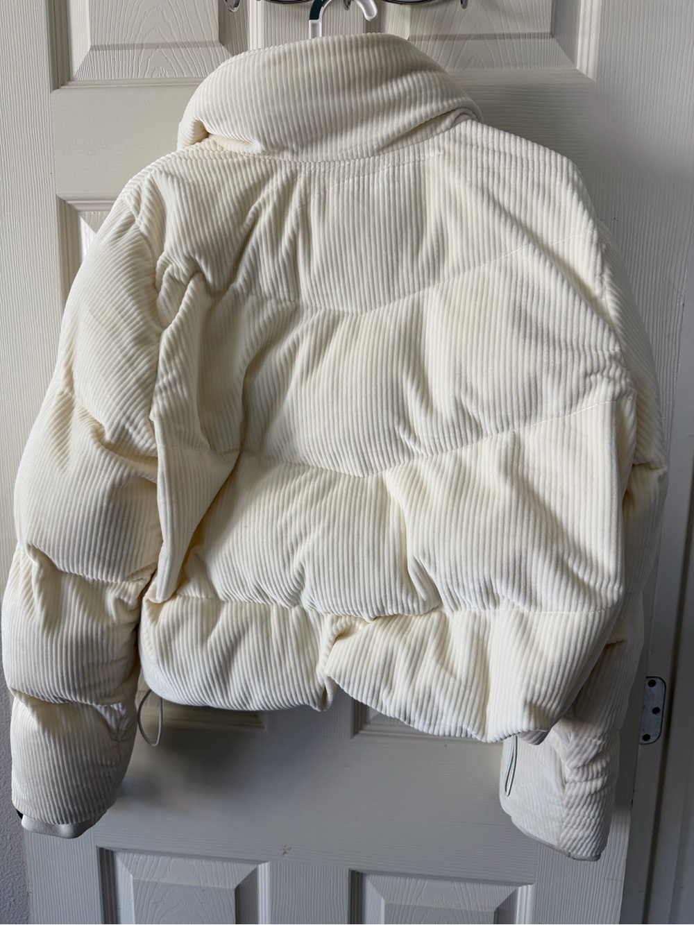 Hollister Classic Women's Puffer Jacket in Cream - Picture 5 of 5